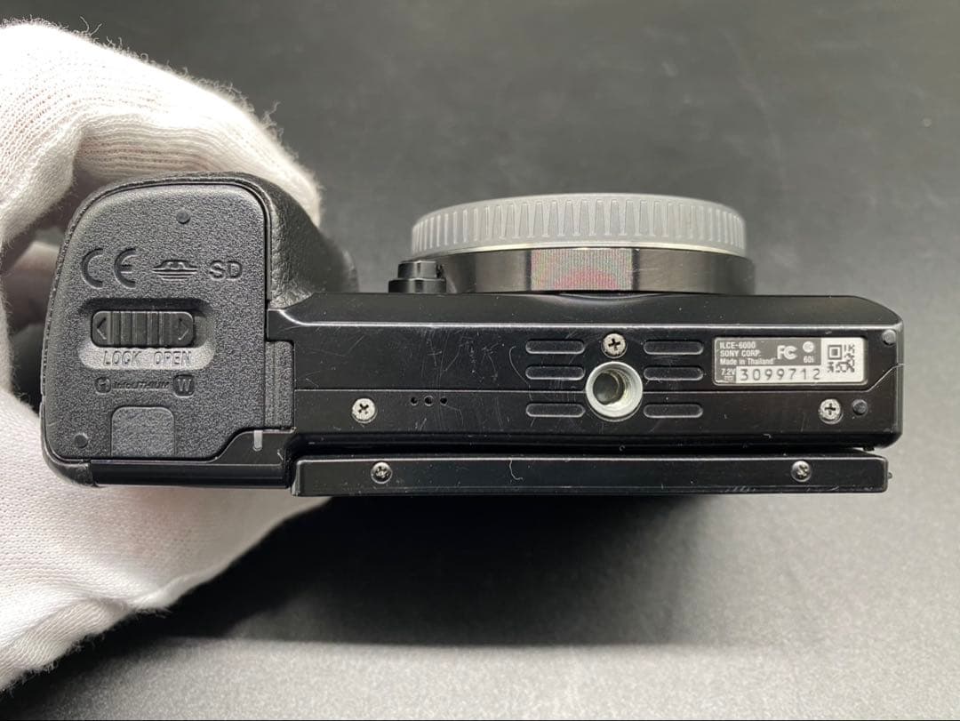 ★SONY ミラーレスカメラ a6000 ILCE-6000 ボディのみ