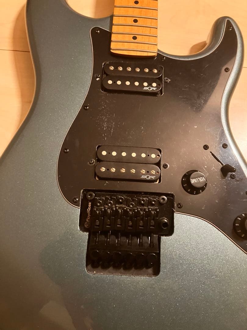 Squier Stratocaster メタリックグレー