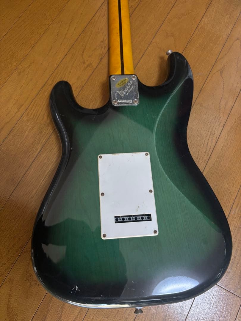 Black Rose メーカー不明ストラトキャスター完動品➕部品取り付き