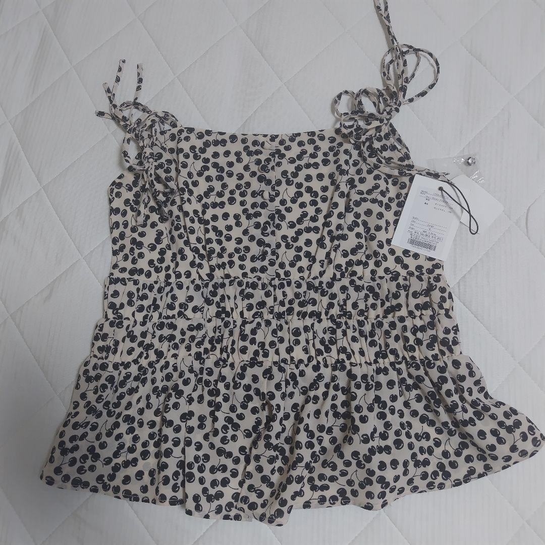 【新品タグ付き】　Cherry Pattern Strap Top