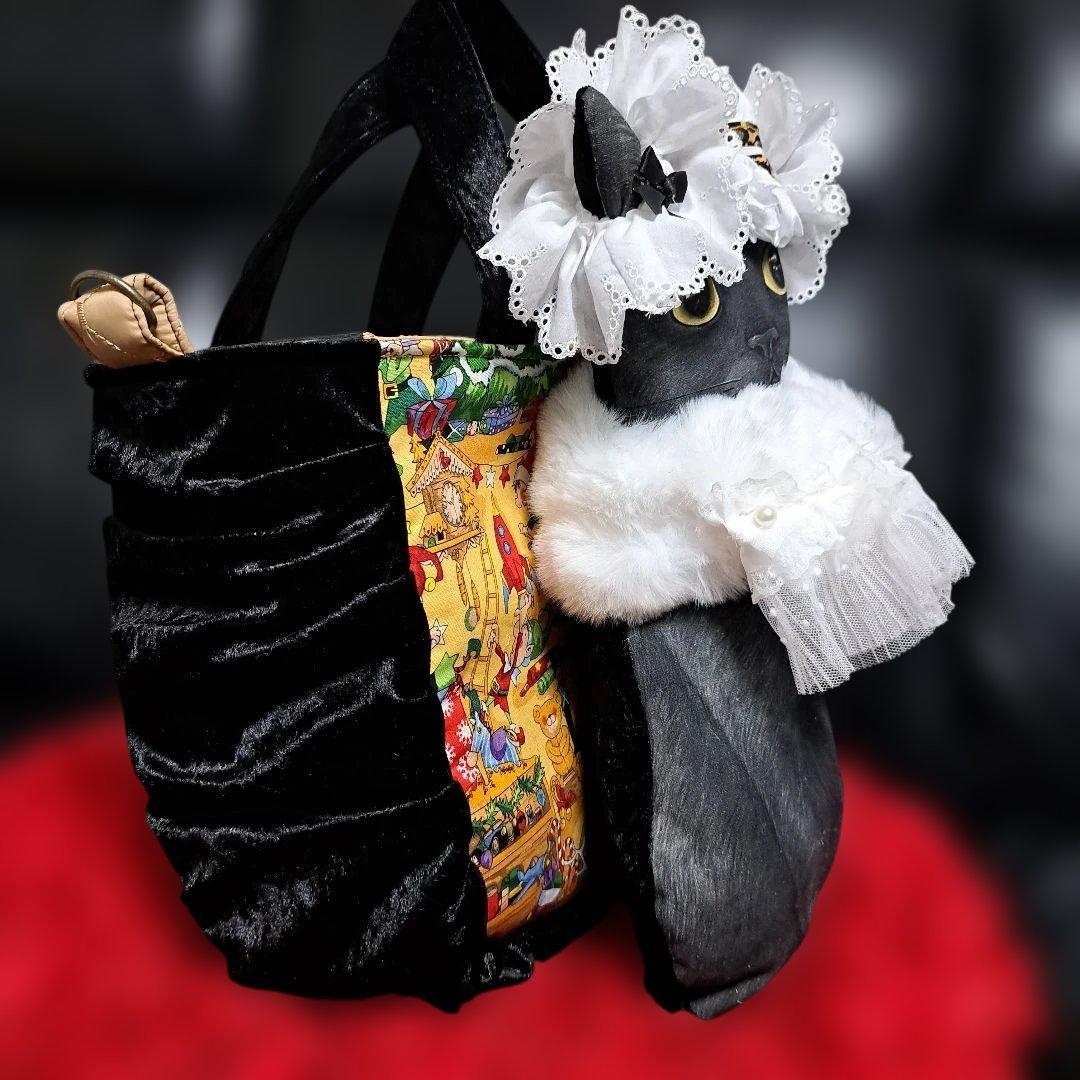 さ*ー様 コヤンイサムチョン♥️皆マフラーはしましたか❓キャー虎猫の尻尾をつけて