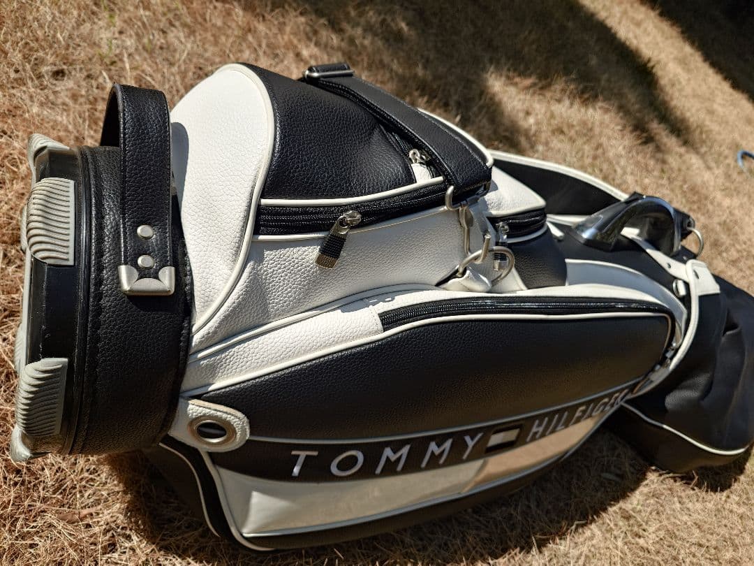 トミーヒルフィガー　キャディバッグ　ブラック/ホワイト