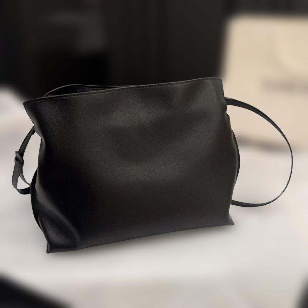 Flamenco Bag 30 ブラックレザー ショルダーバッグ