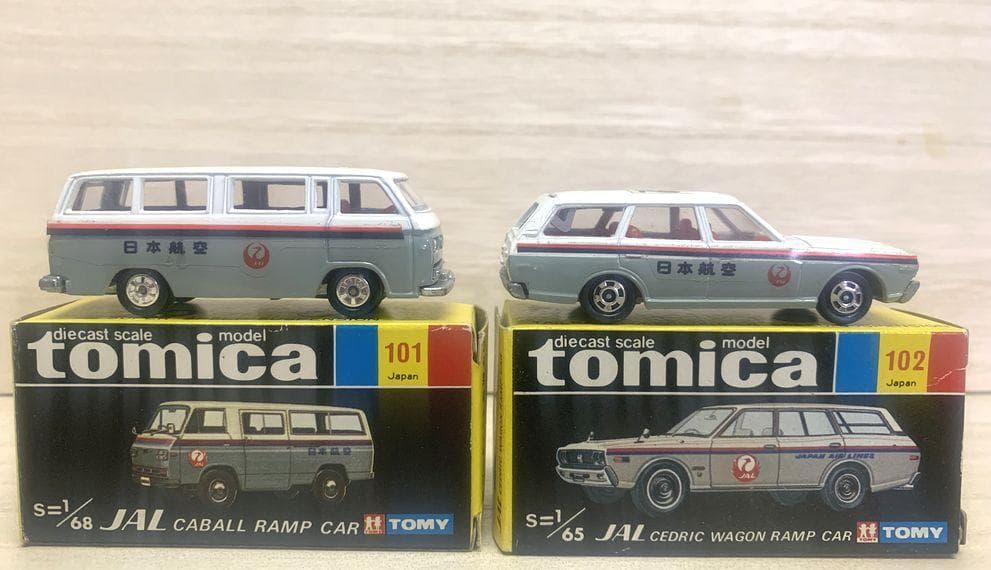 トミカ黒箱 日本航空　キャブオール連絡車＆セドリックワゴン連絡車　2台セット