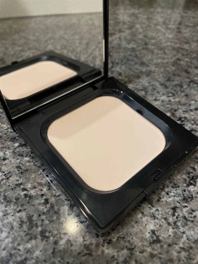 クレドポーボーテ　プードルコンパクトエサンシエル（エレガントスリム）