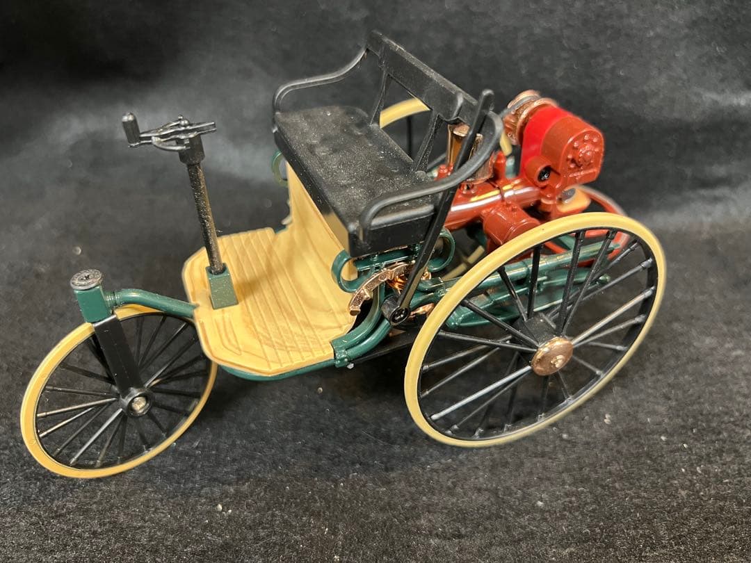1866年 クラシックカー 1:12スケールモデル