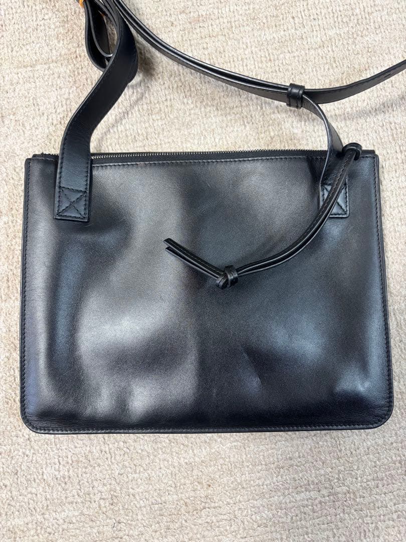 LOEWE（ロエベ）のショルダーバッグ／クラッチタイプ ・黒レザー　メンズ