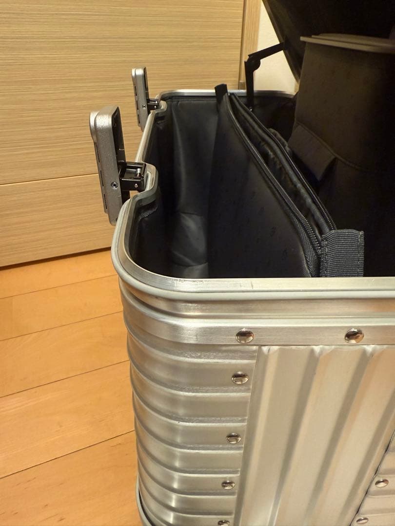 t*m様 RIMOWA パイロット