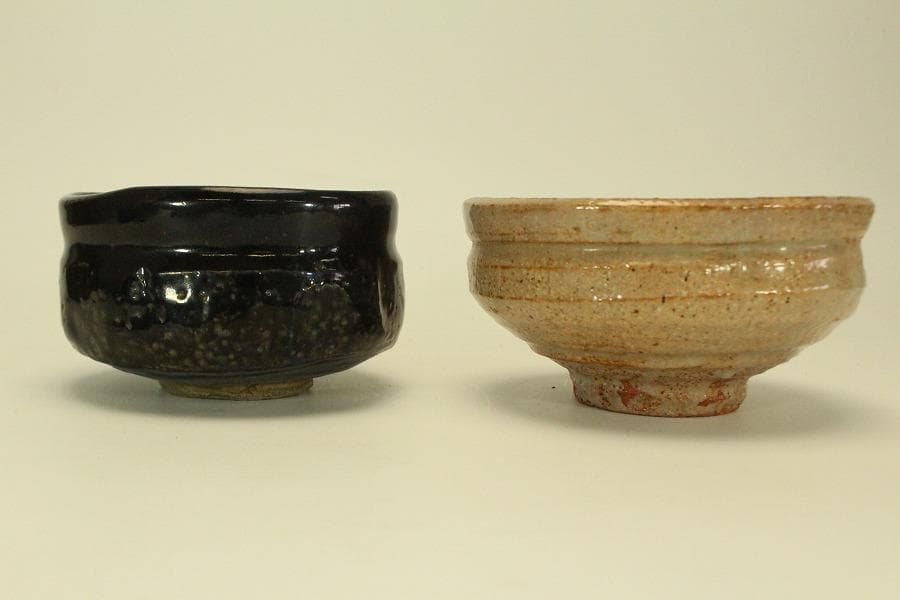 茶道具 夫婦茶碗 一対 黒織部 赤？ 書箱 骨董 古美術(BB455)