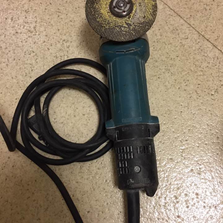 マキタディスクグラインダー(サンダー)100mm