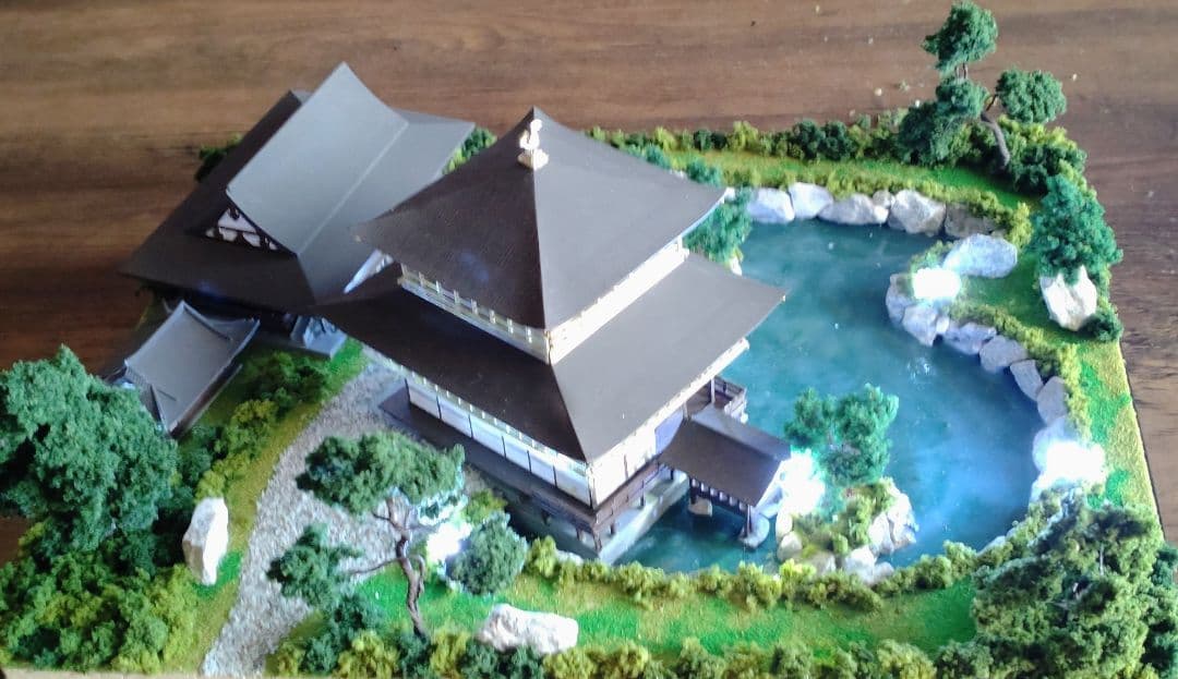LED照明金付き閣寺ジオラマ　プラスティックケ一ス付き