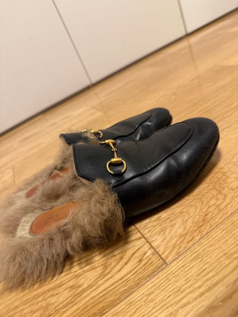GUCCI ブラックファー付きミュール
