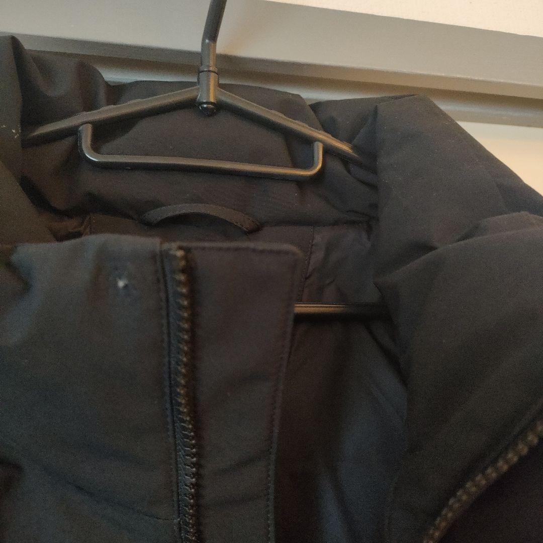 新品未使用　シームレスダウンジャケット　黒　メンズXL　ボタン破損有り