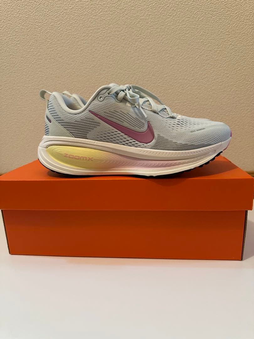 ナイキ ボメロ 18 ウィメンズ ロード ランニングシューズ グレー/ピンク