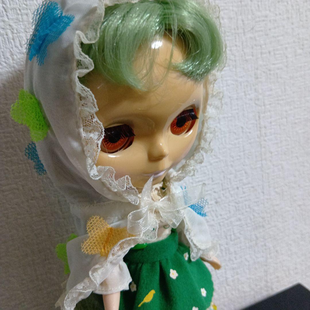 ネオブライス人形本体　緑　10年くらい前のもの　ネオではない？　アウトフィット