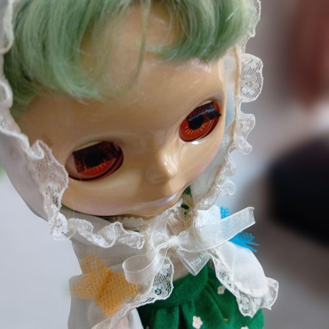 ネオブライス人形本体　緑　10年くらい前のもの　ネオではない？　アウトフィット