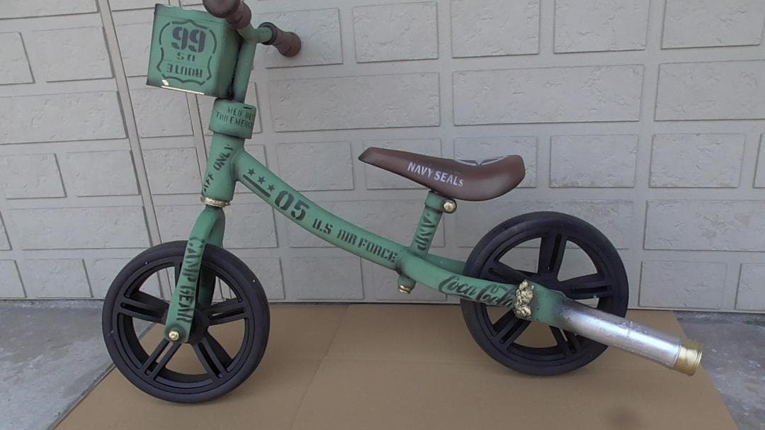 展示品 キッズバイク 足けり インテリア 9インチ？ ストライダー シャビー