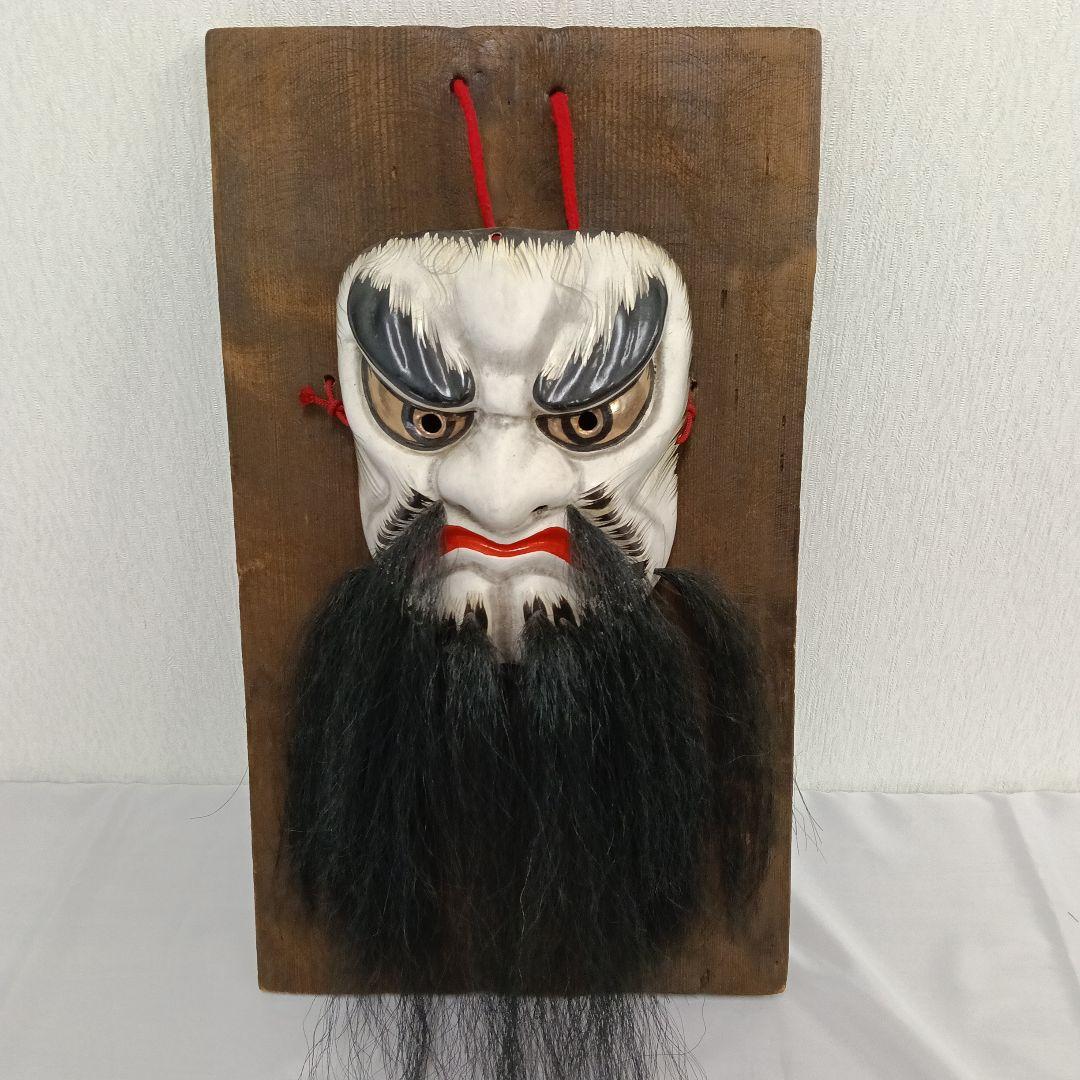 (被れる)神楽面 伝統的な木製面