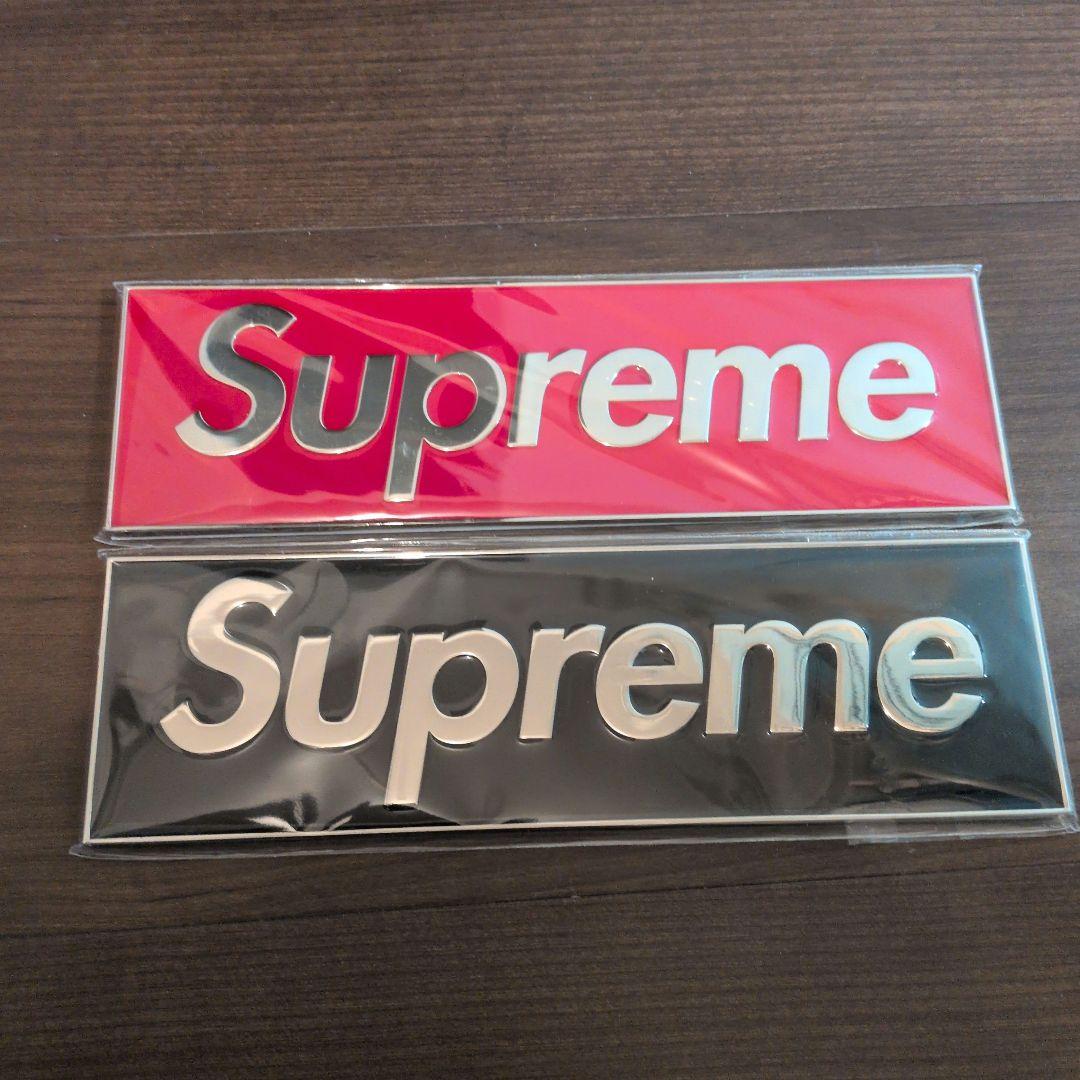 Supreme Box Logo Car Emblem 2色セット