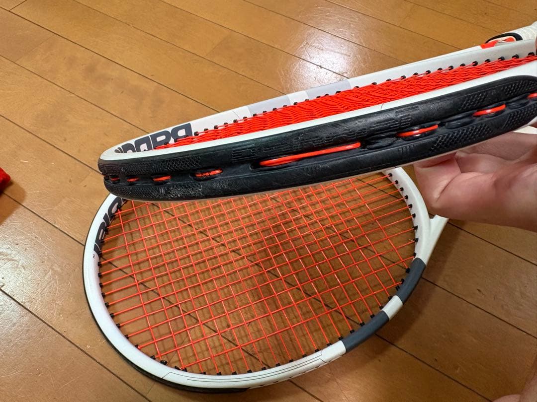 Babolat ピュアストライクVSツアー　2本セット おまけガット付き