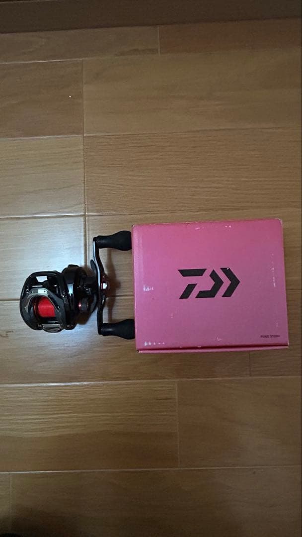 Daiwa ベイトリール 6.8:1 黒/赤 箱付き