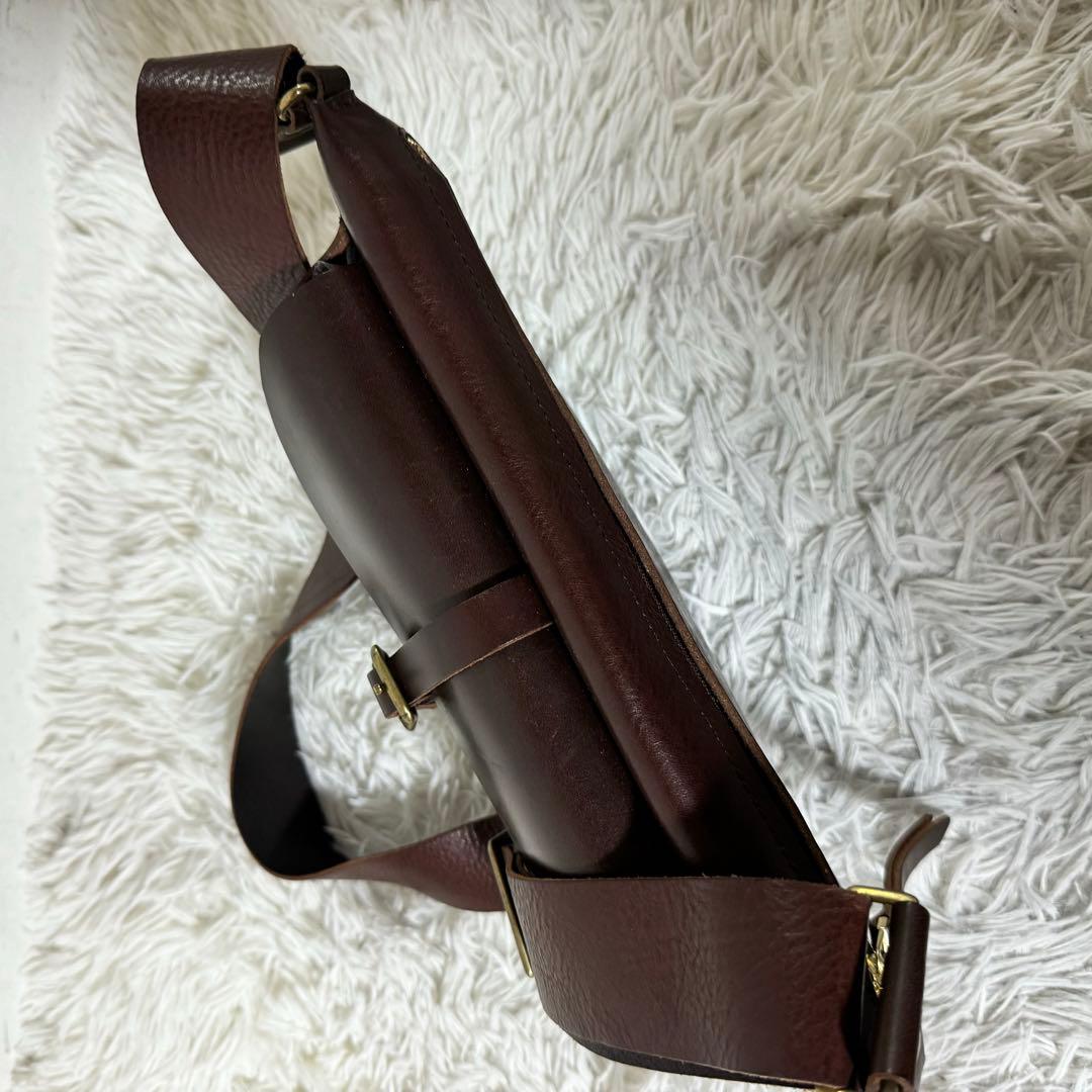 未使用級✨LONA ロナ　MILI ミリ　ボディーバッグ　ブラウニー　レザー