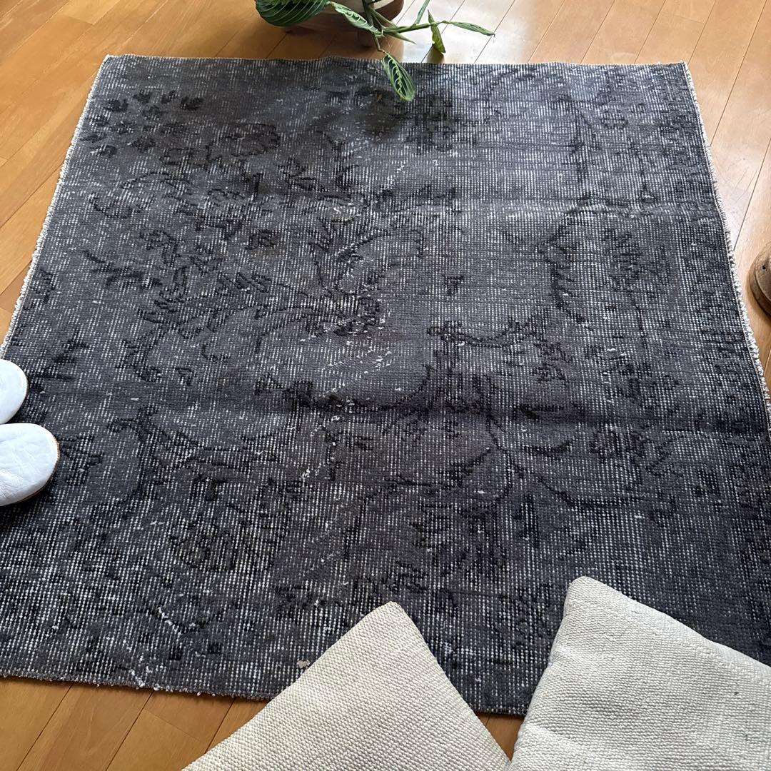 92.5×92.5 正方形　ダークグレイ　ボタニカル　トルコヴィンテージラグ