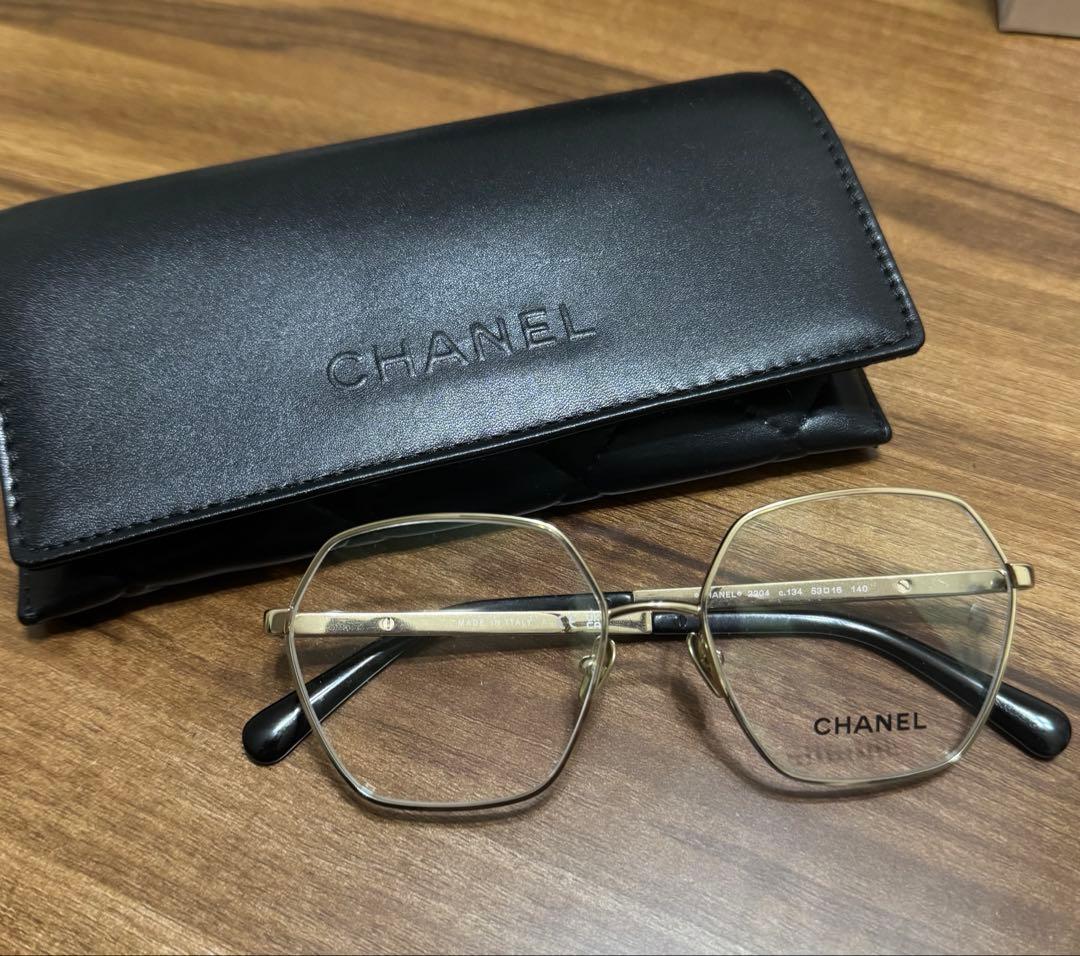 CHANEL ゴールド ブラック メガネ ケース付き　値下げ可能