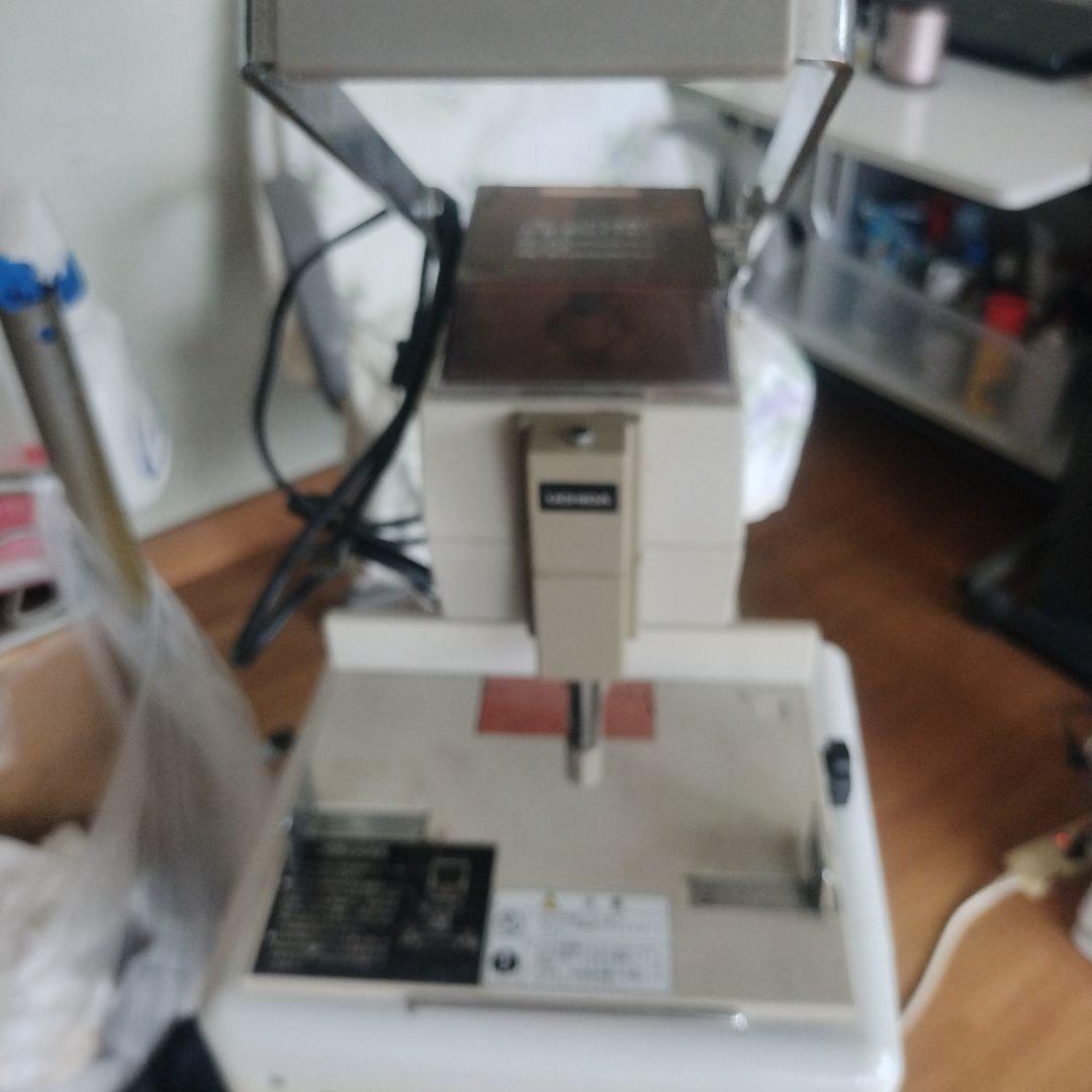 卓上型 製本機？　穴あけパンチ　ウチダ電動パンチ