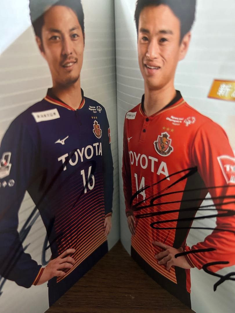 名古屋グランパス2018年　全12選手　直筆サイン入りファンクラブ本