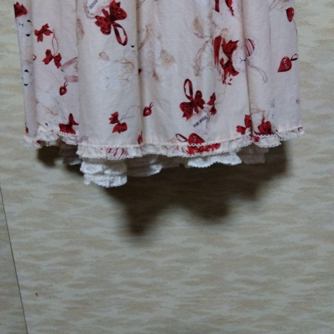 赤いリボンと花柄の半袖ミニワンピース