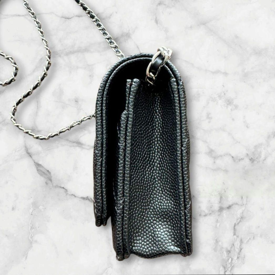 CHANEL ブラックレザー ショルダーバッグ ノベルティ