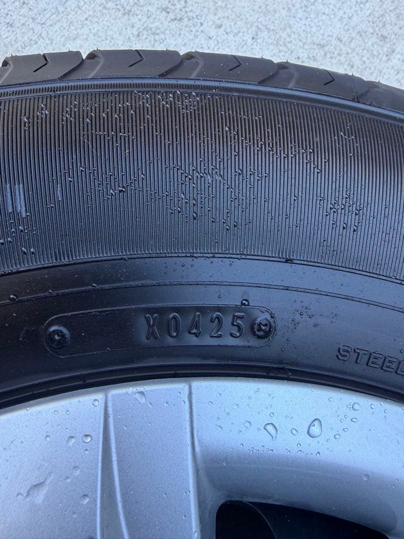 ハイエース200系　DUNLOP 15インチタイヤ・純正ホイール４本セット