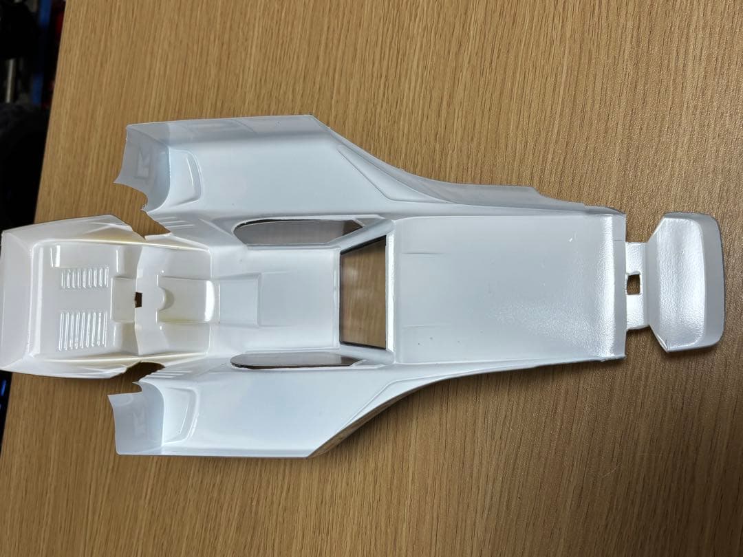 R*M様 KYOSHO OPTIMA ボディ　新品