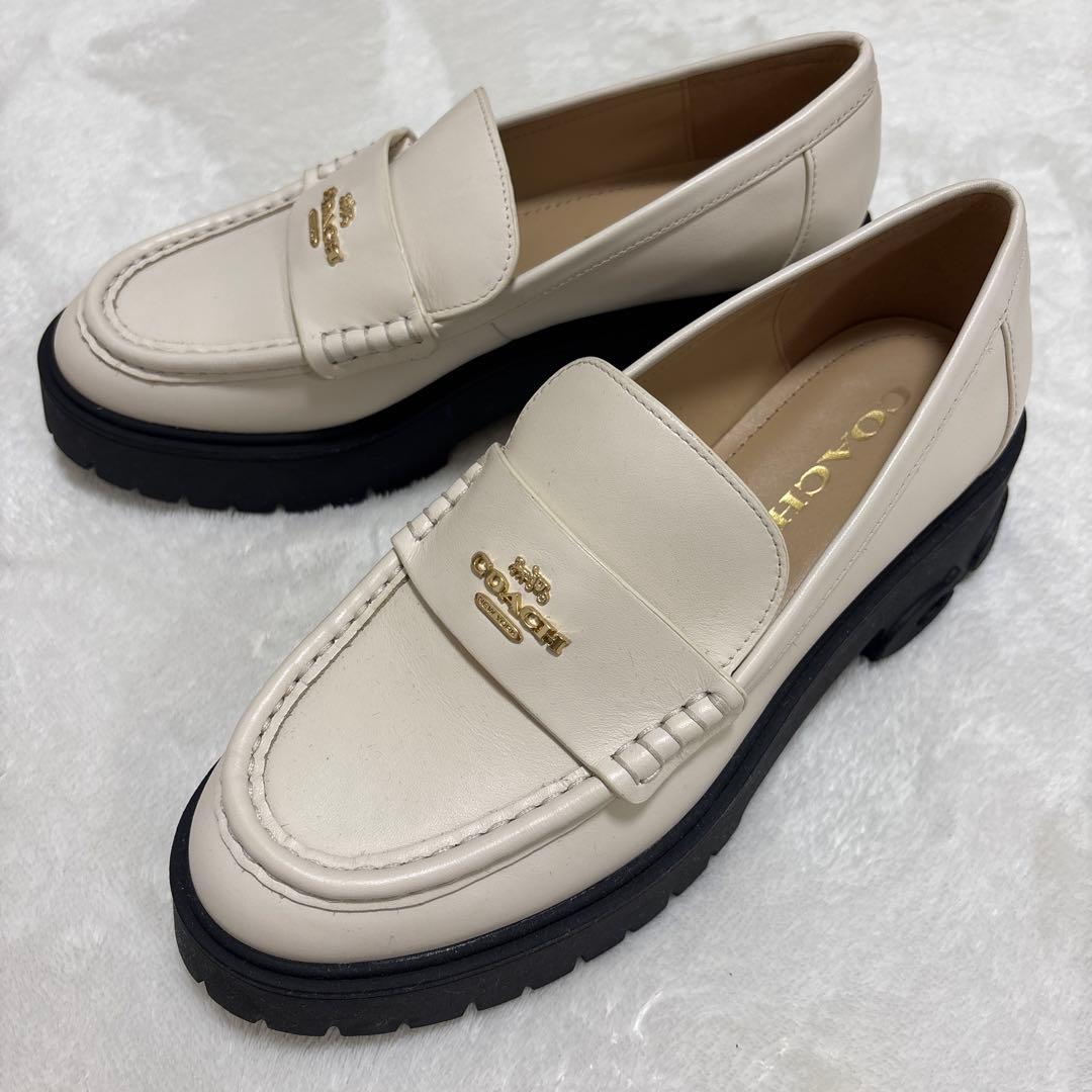 専用COACH ホワイト ローファー 合成皮革