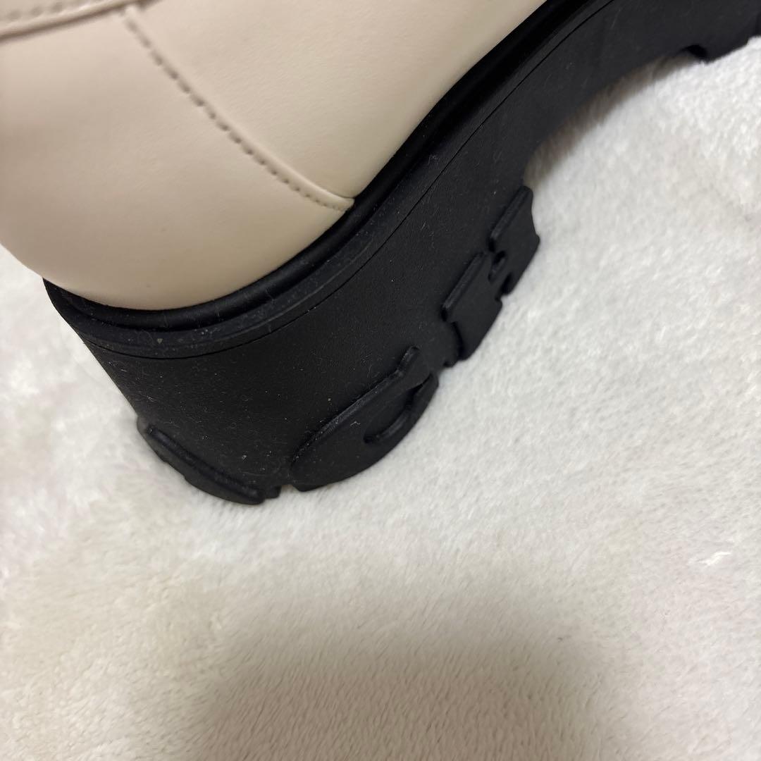 専用COACH ホワイト ローファー 合成皮革