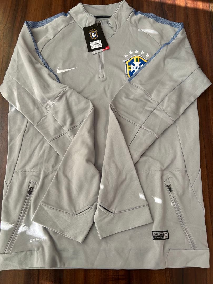 ブラジル代表　ハーフジップTRウエア（フリース素材）グレー　US−L新品・未使用