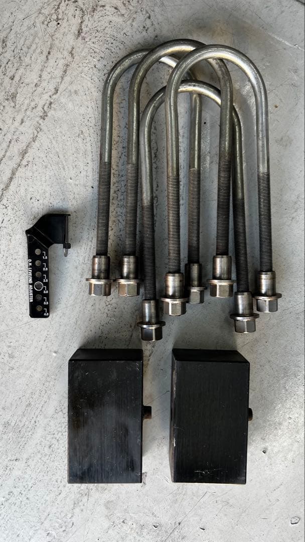 200系ハイエース3インチダウンブロック&ライトレベライザー