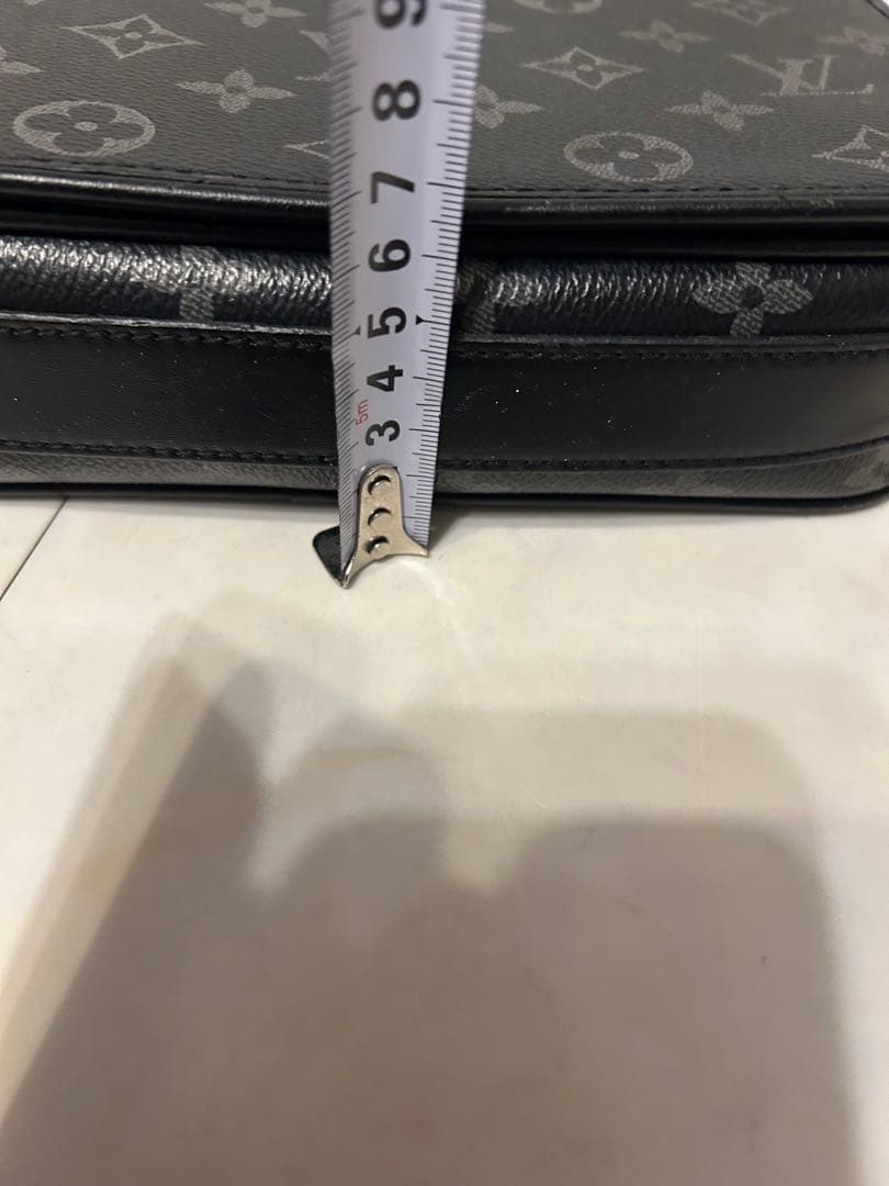 にょい　 Louis Vuitton ブラック ショルダーバッグ