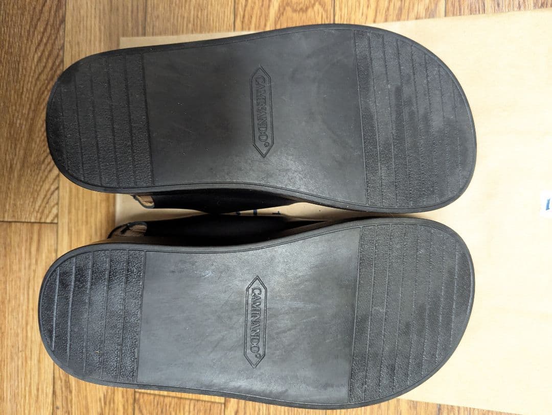 Caminando ブラック ダブルバックルサンダル