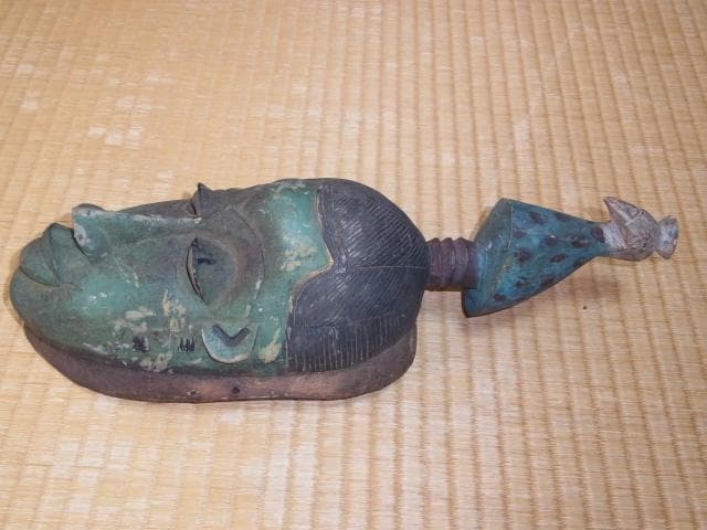 ◆コートジボワール、リマ辺り◆100年以上【民族仮面（マスク）緑黒の顔、頭に鳥