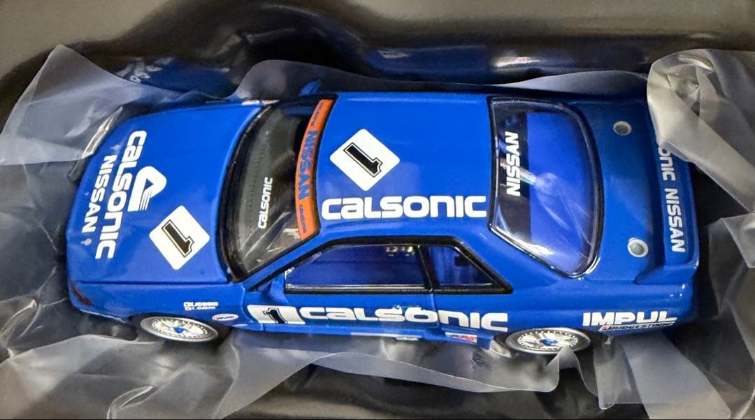 トミカリミテッドヴィンテージ　カルソニック　スカイライン GT-R