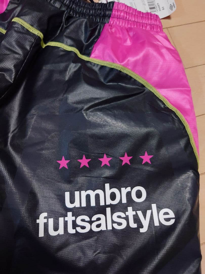 【 umbro 】タグ付き未使用 中綿 ピステセットアップ