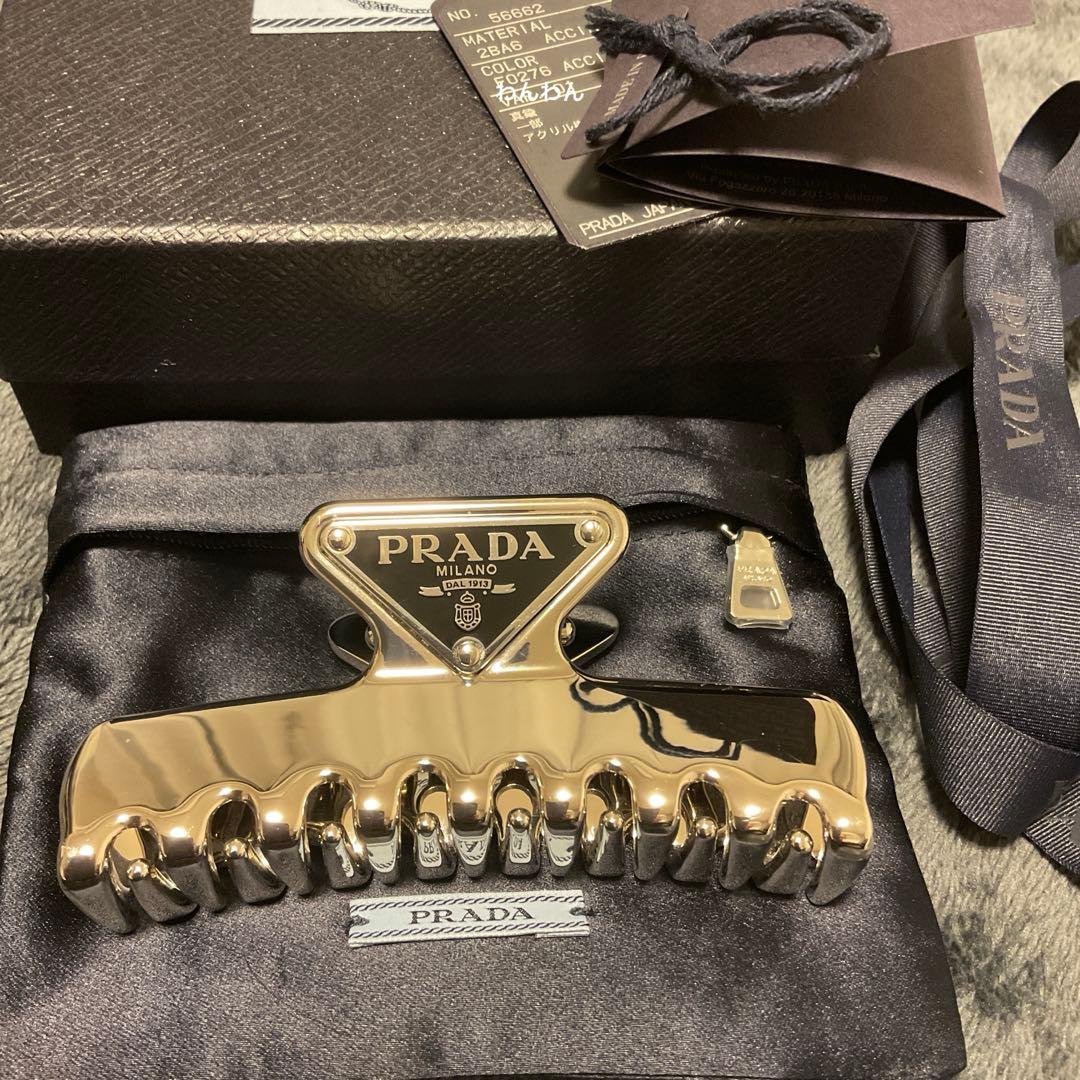 PRADA ヘアクリップ シルバー