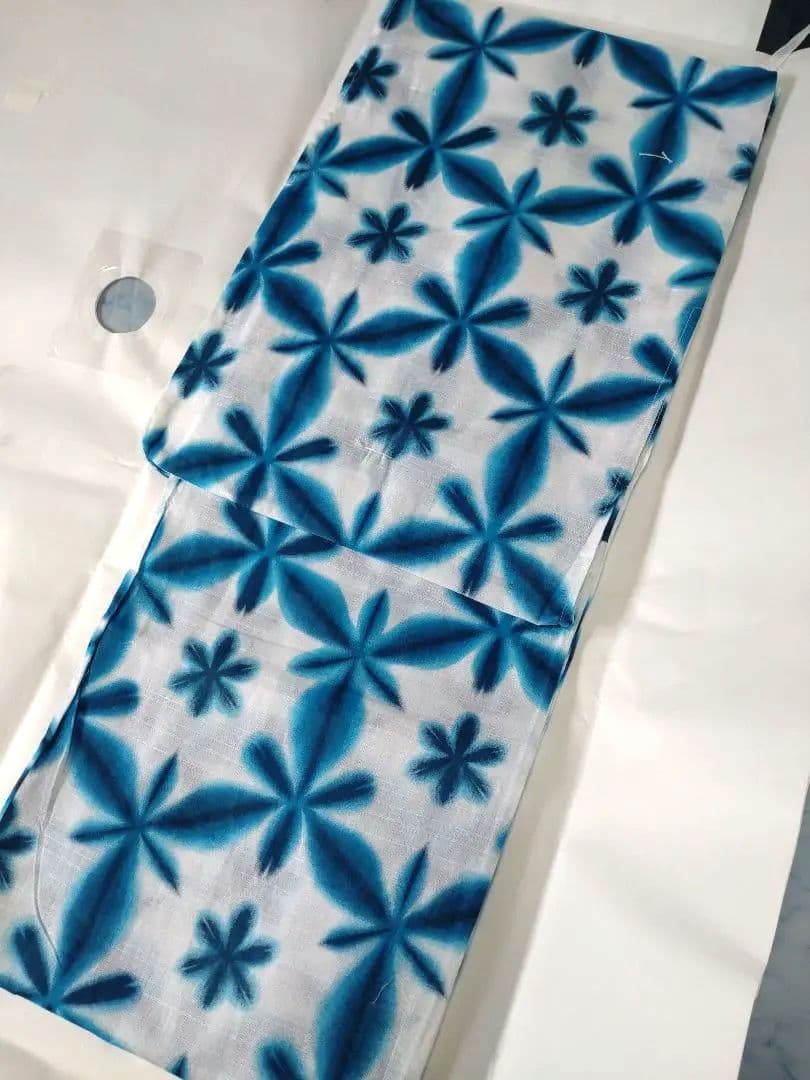 新品未使用　綿麻浴衣　雪花絞り風　白地　青　大人浴衣　夏着物