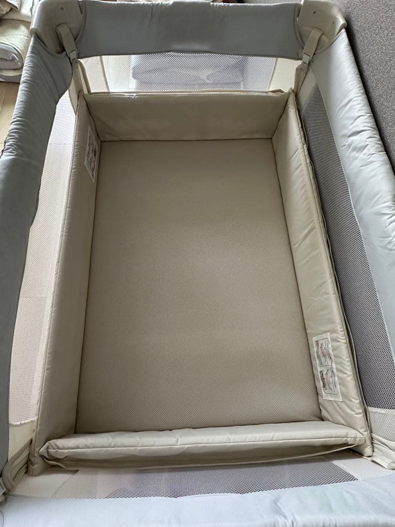 アップリカ　ココネル　エアープラス　ベビーベッド