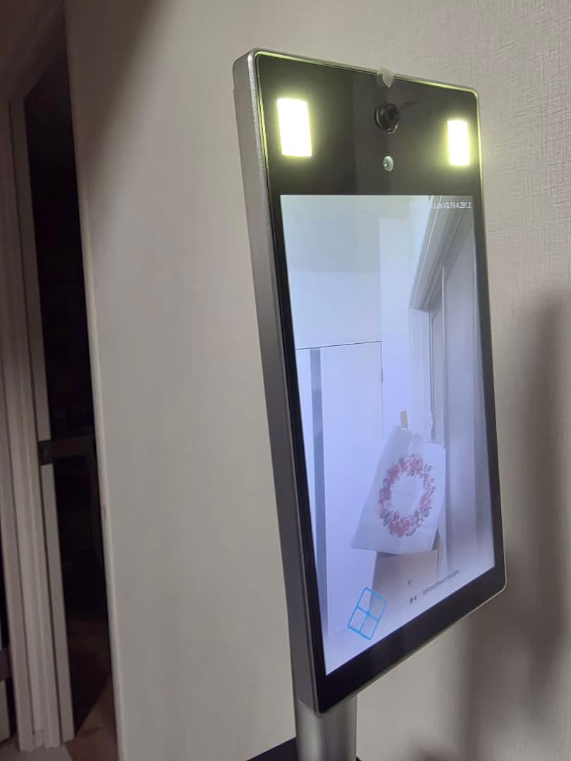 TISone 自動消毒液ディスペンサー付き体温計