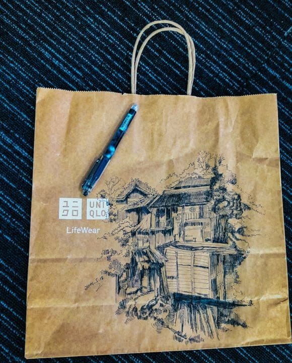 普通の紙袋ではない