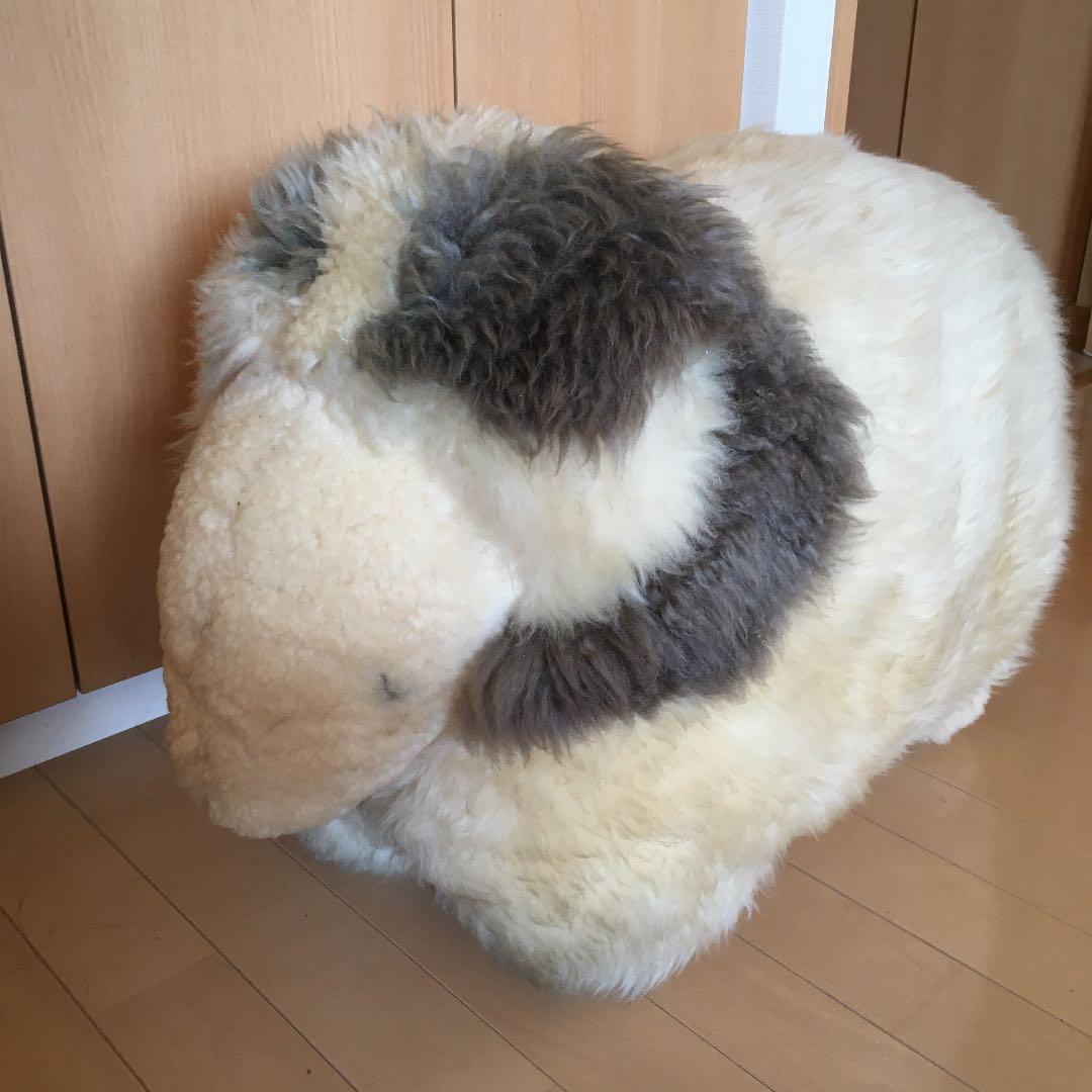 ムートンの羊の置物
