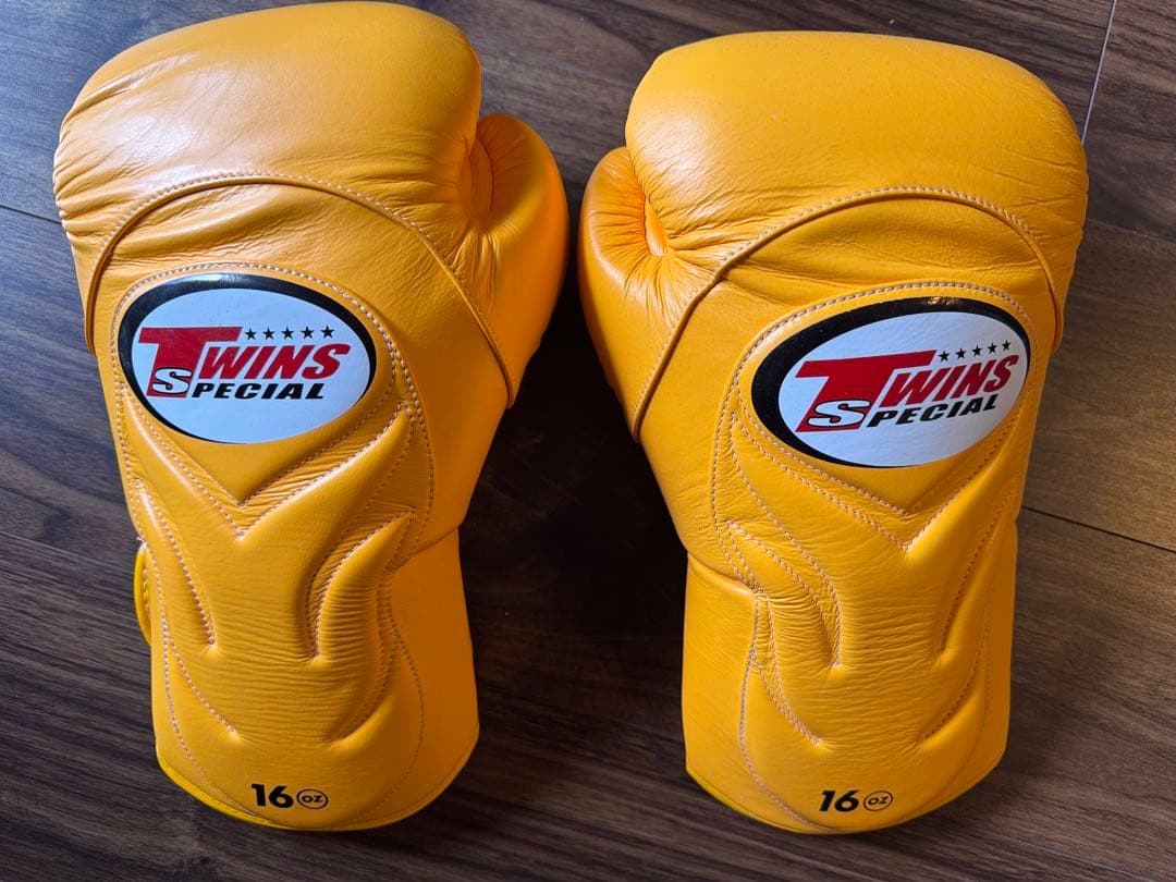 希少　TWINS SPECIAL ボクシンググローブ 16oz イエロー